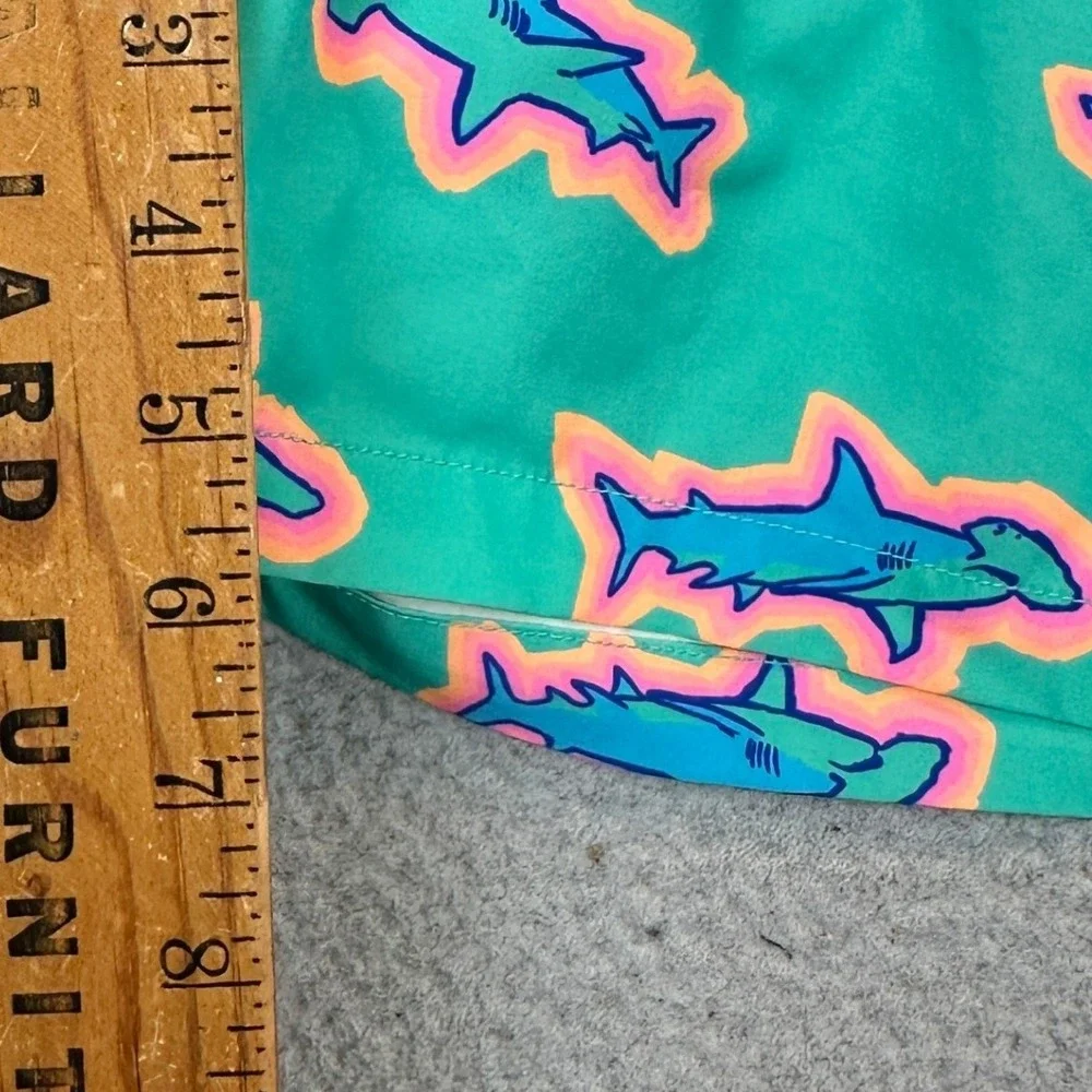 Chubbies Swim Trunks Mens Large 5.5 Inseam Shark Print Green Lined Board Shorts